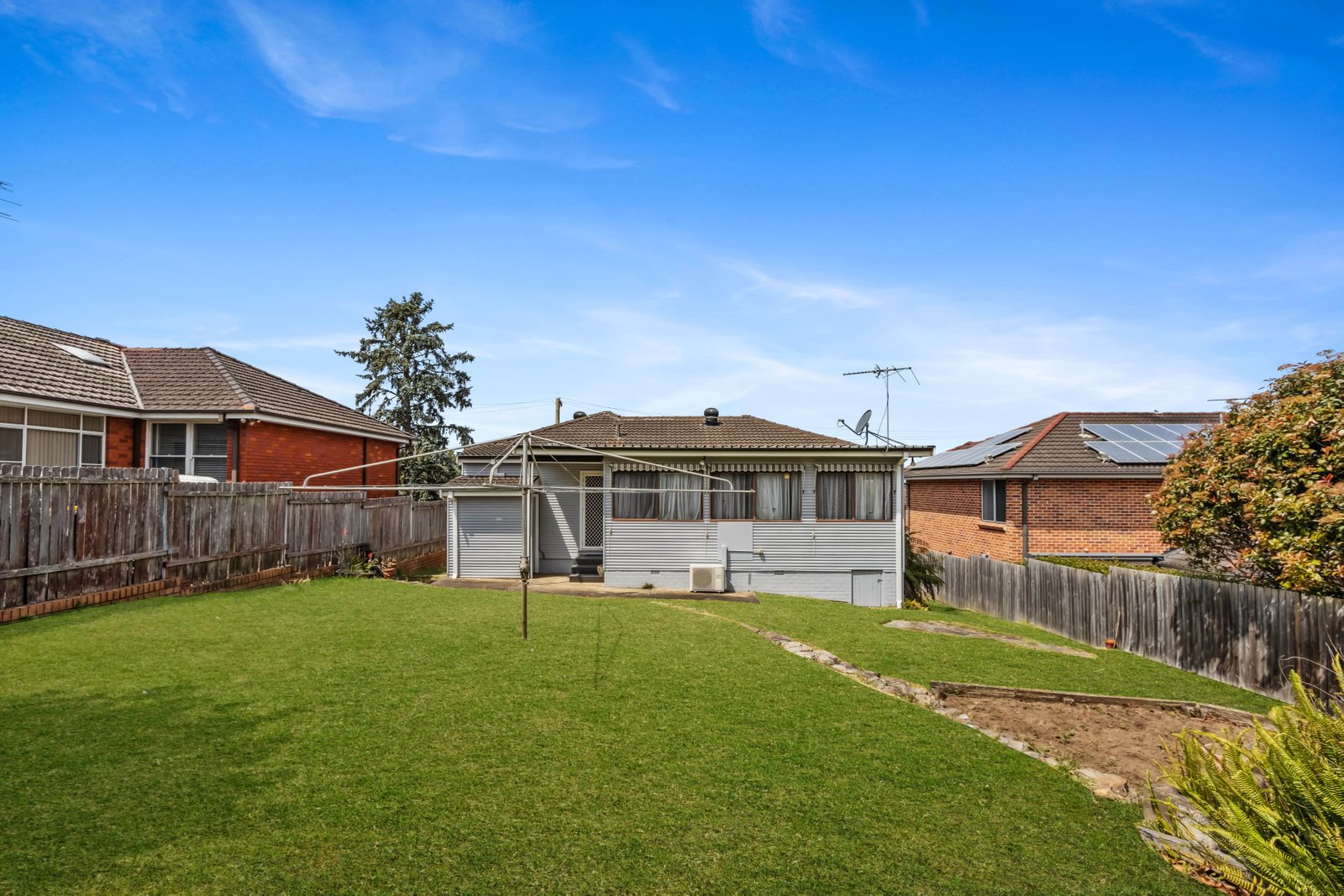 202 Lorraine Street PEAKHURST HEIGHTS 7
