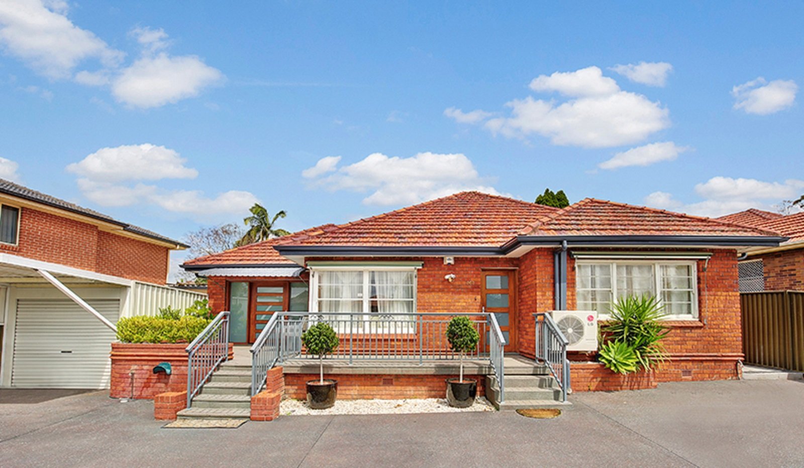 202 MOOREFIELDS Road BEVERLY HILLS 6