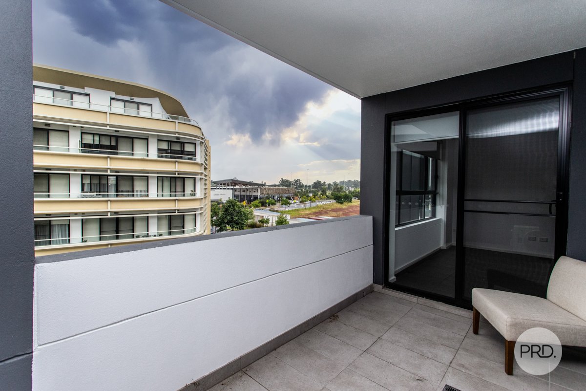 202/1 Caribbean Promenade JORDAN SPRINGS 12