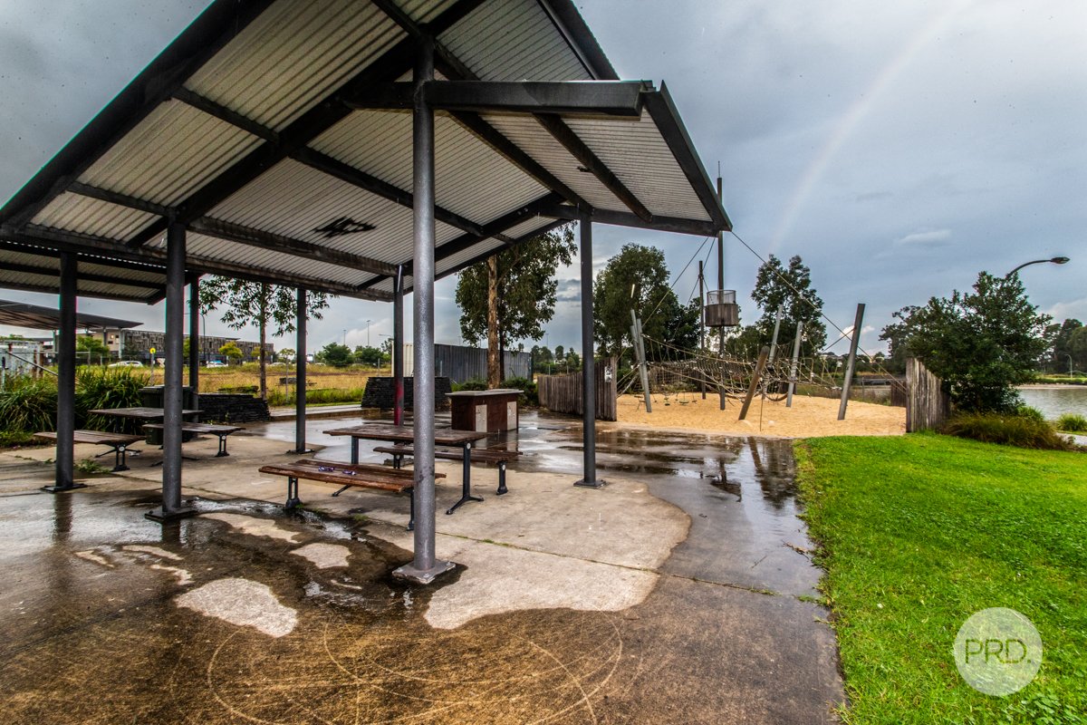 202/1 Caribbean Promenade JORDAN SPRINGS 24