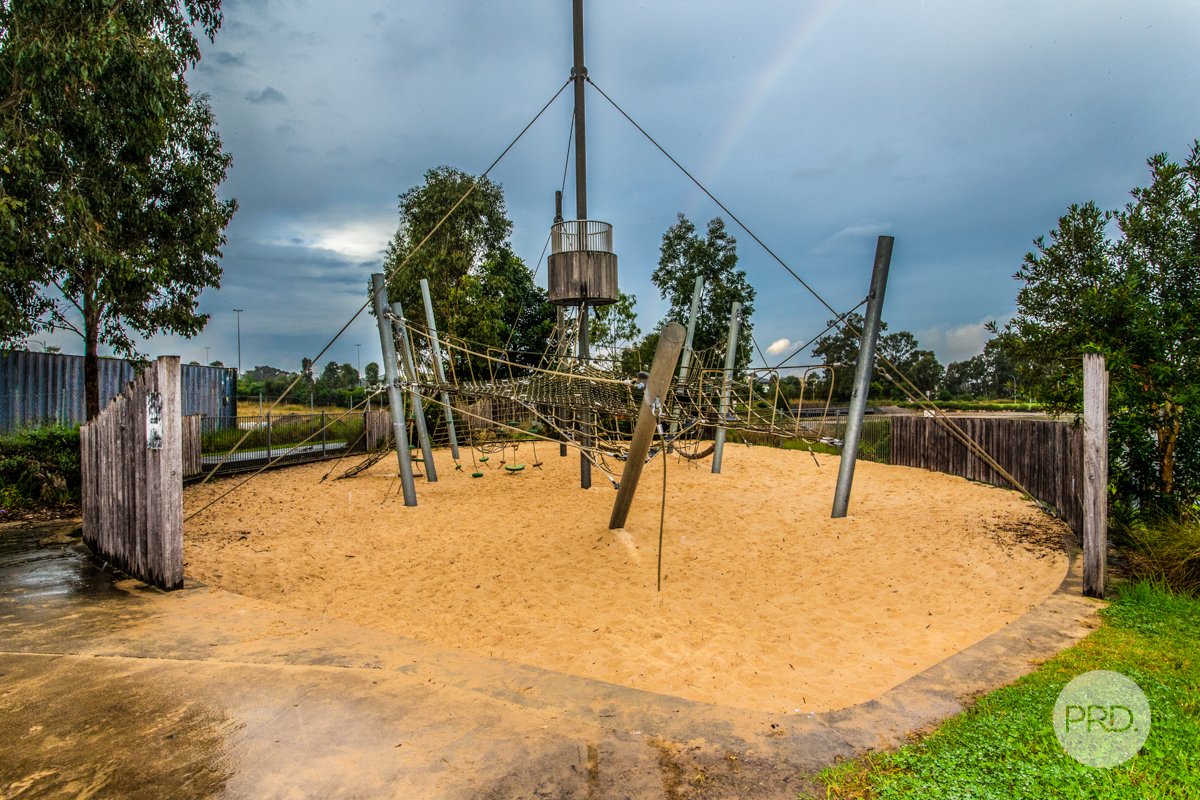 202/1 Caribbean Promenade JORDAN SPRINGS 25