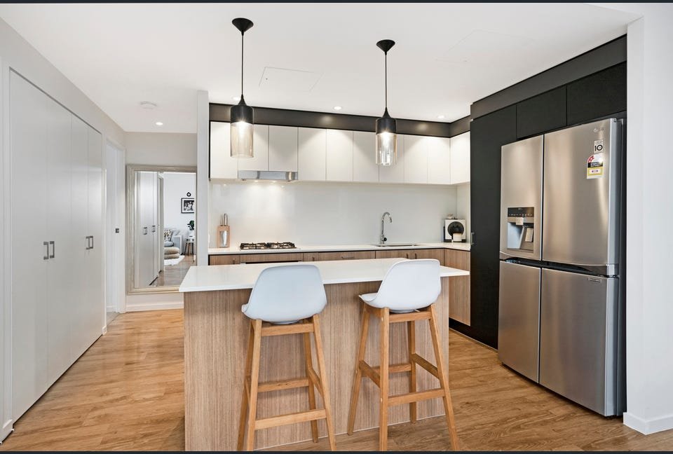 202/112 Palm Meadows Drive CARRARA 2