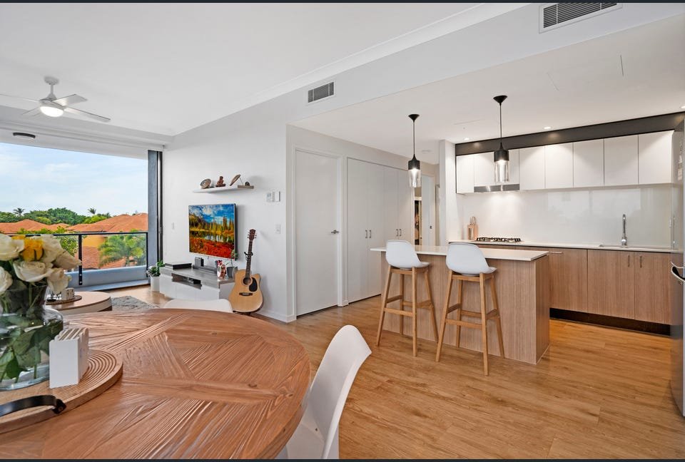 202/112 Palm Meadows Drive CARRARA 4