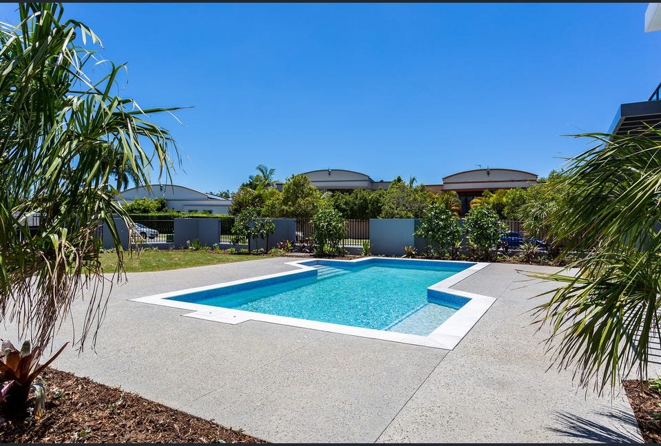 202/112 Palm Meadows Drive CARRARA 6