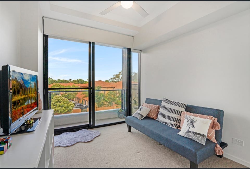 202/112 Palm Meadows Drive CARRARA 9