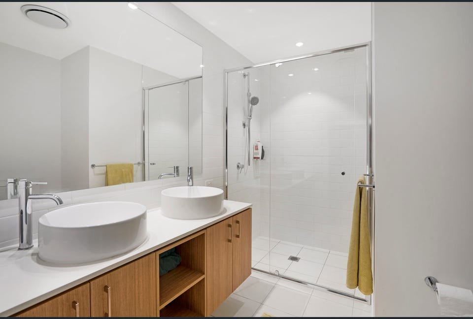 202/112 Palm Meadows Drive CARRARA 10