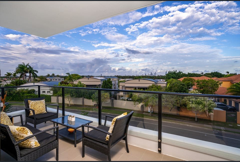 202/112 Palm Meadows Drive CARRARA 11