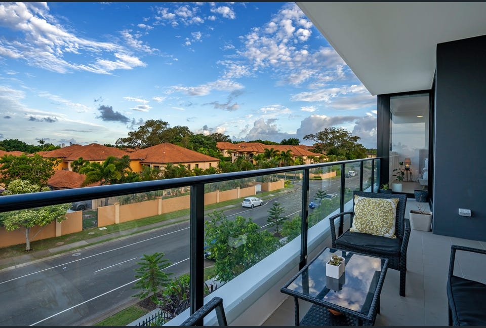 202/112 Palm Meadows Drive CARRARA 12