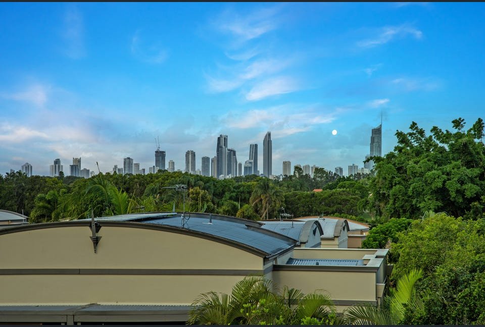 202/112 Palm Meadows Drive CARRARA 13