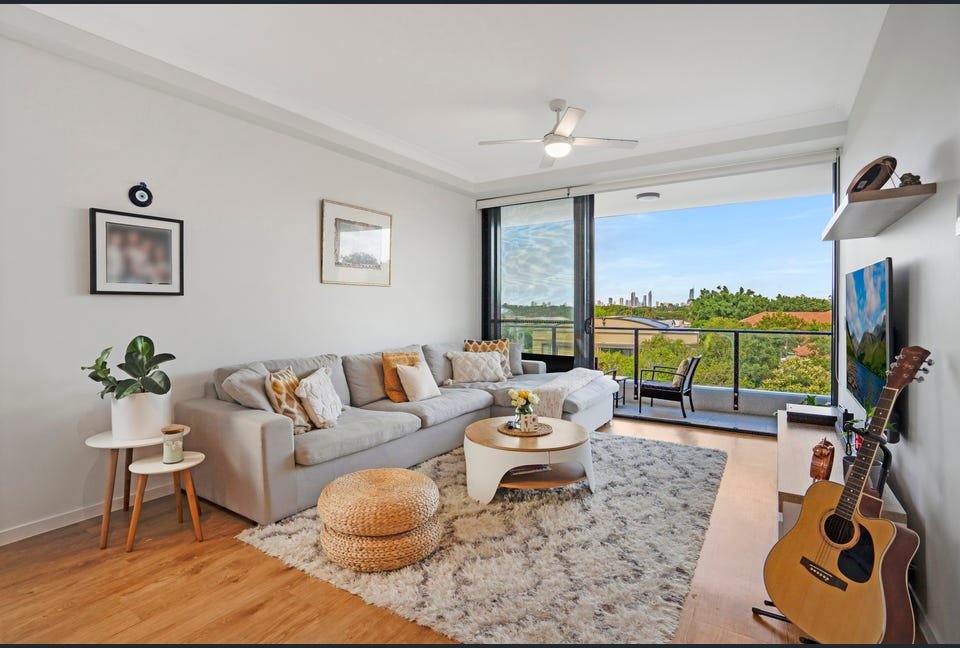 202/112 Palm Meadows Drive CARRARA 14