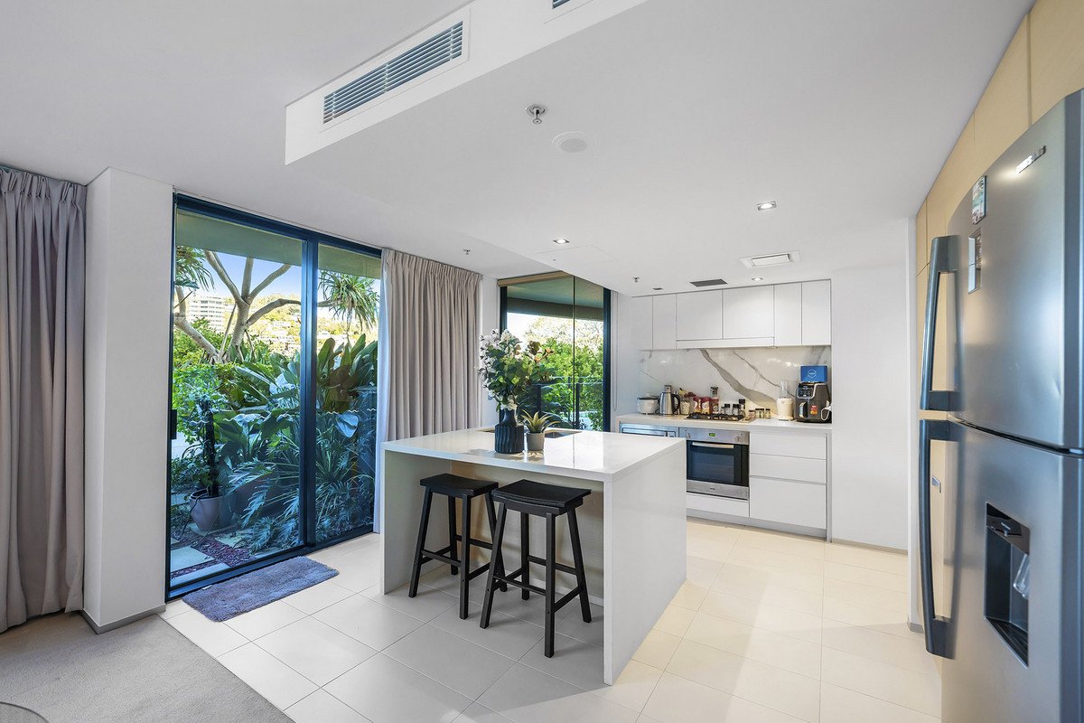 2021/2-14 The Esplanade Burleigh Heads 1