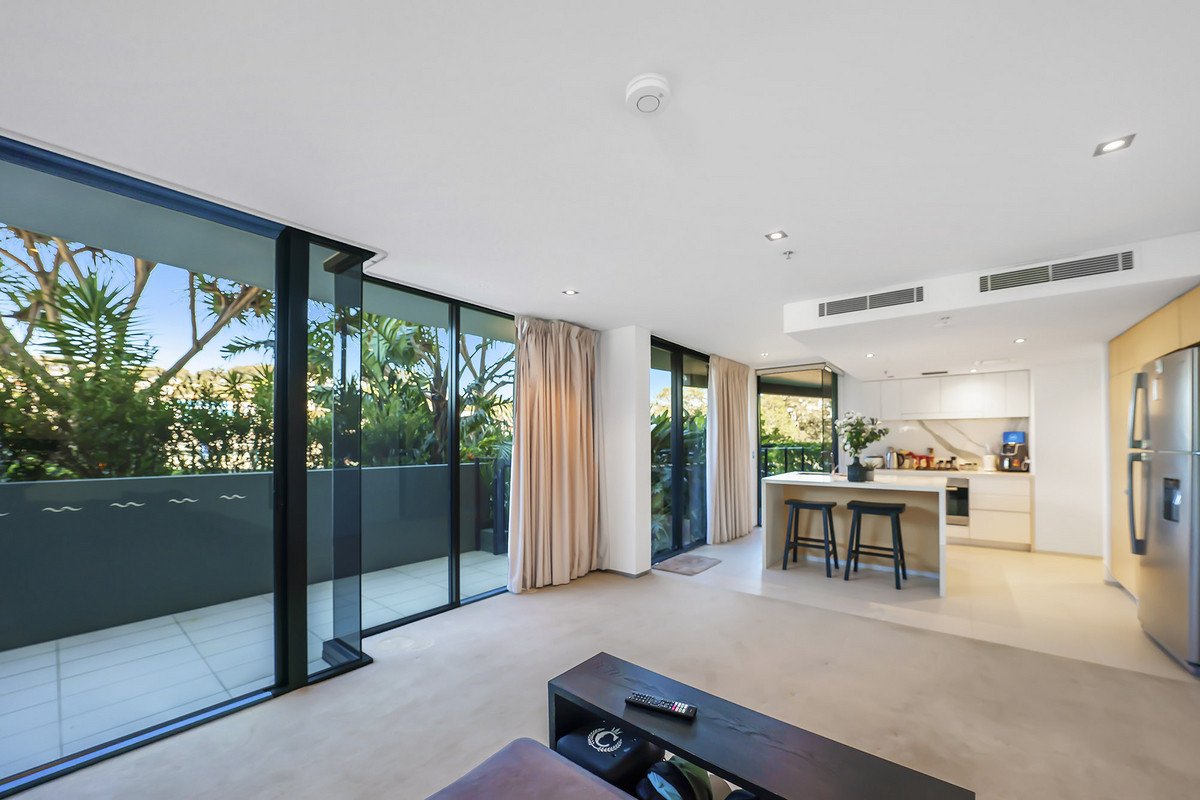 2021/2-14 The Esplanade Burleigh Heads 3