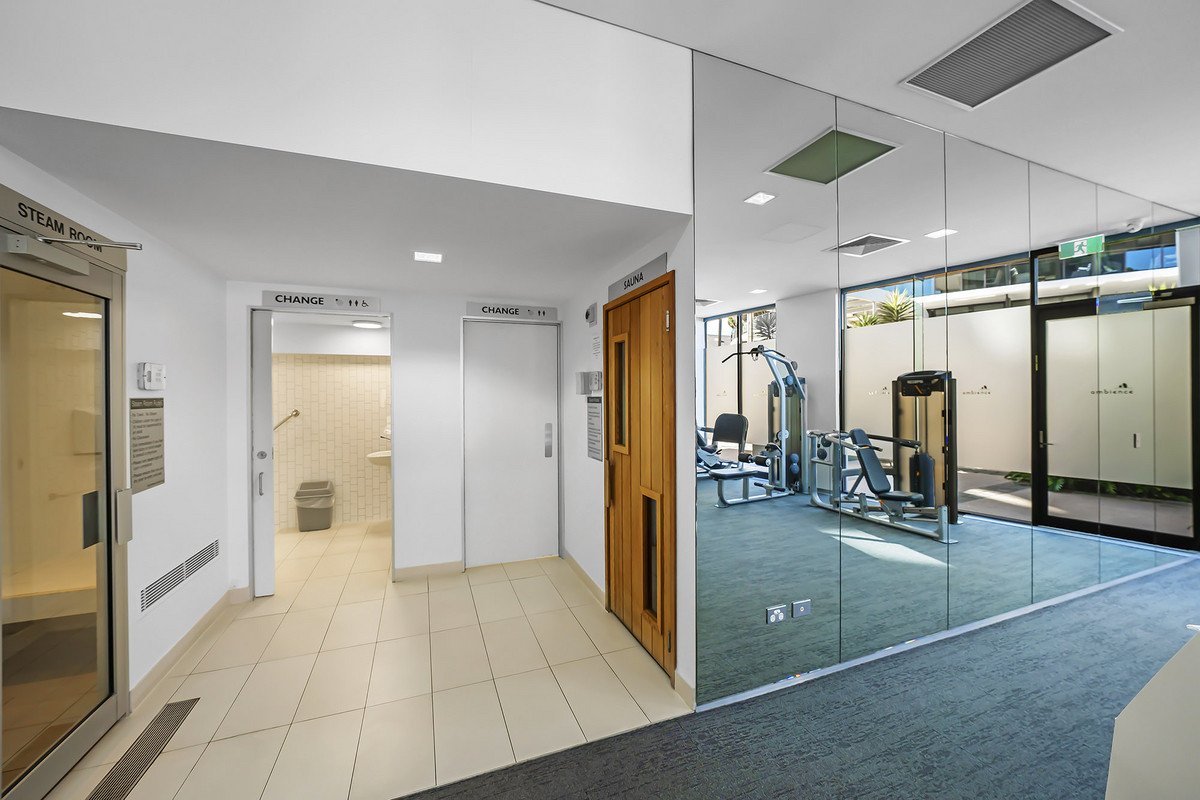 2021/2-14 The Esplanade Burleigh Heads 12