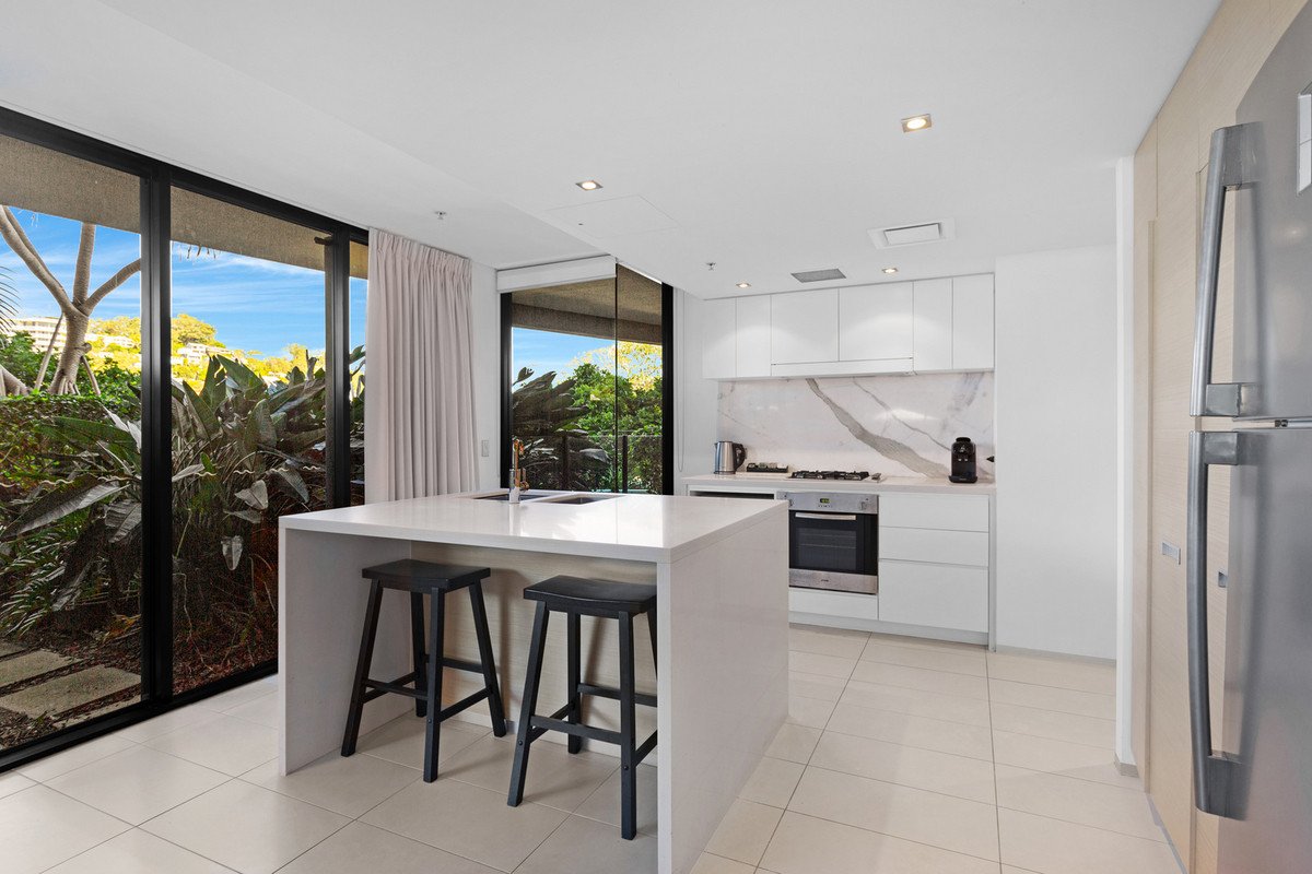 2021/2-14 The Esplanade Burleigh Heads 2