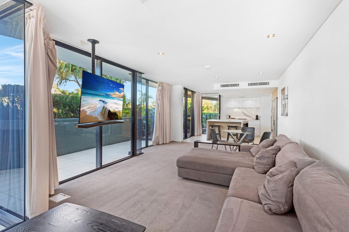 2021/2-14 The Esplanade Burleigh Heads 3