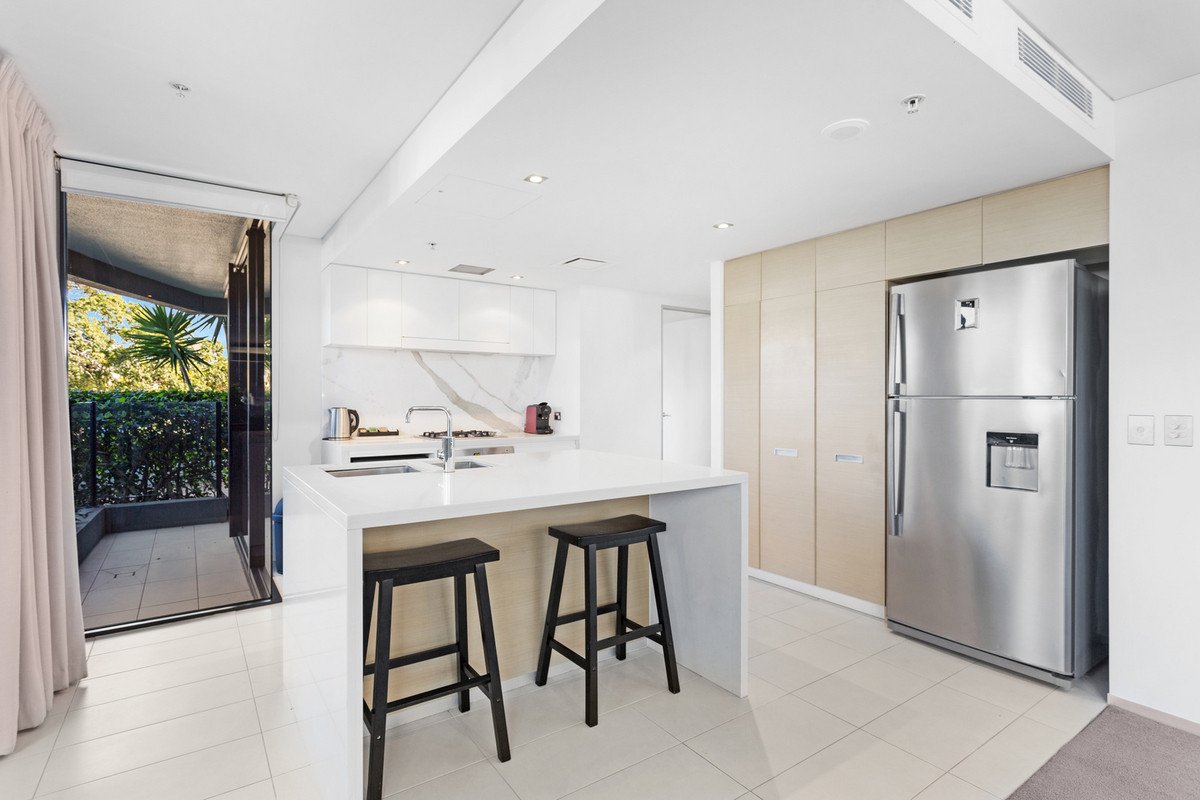 2021/2-14 The Esplanade Burleigh Heads 4