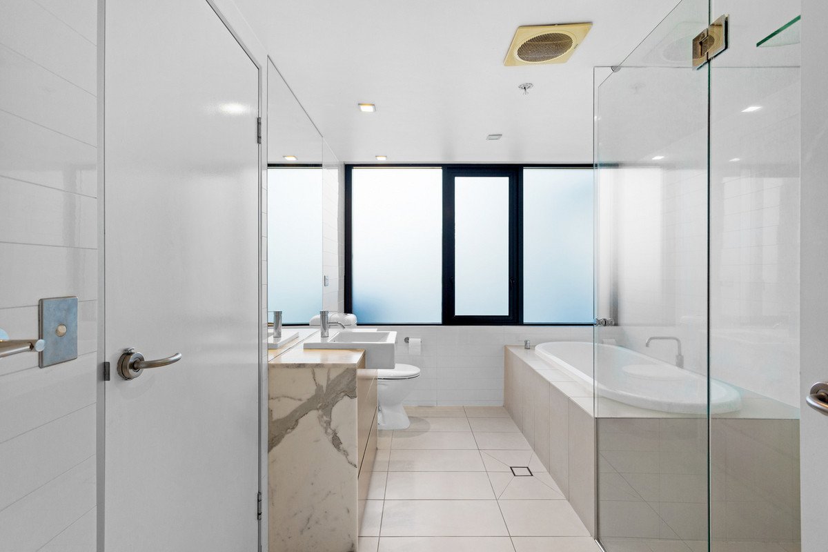 2021/2-14 The Esplanade Burleigh Heads 8