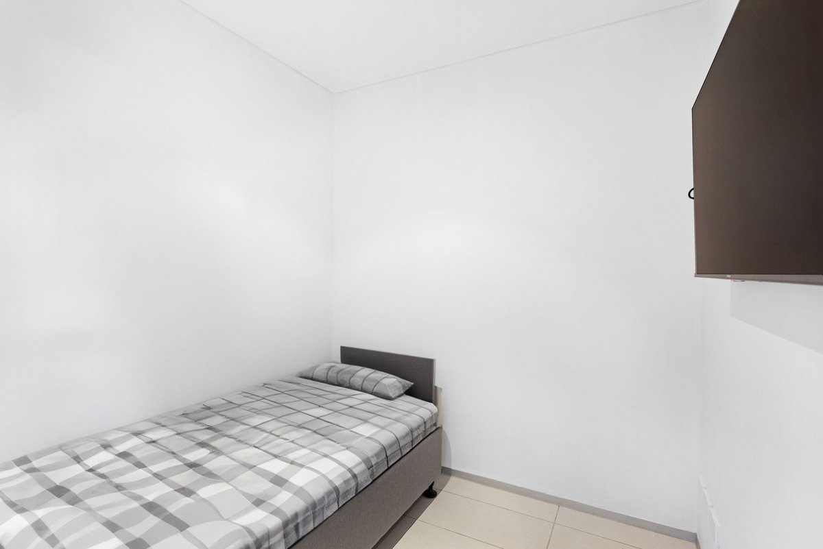 2021/2-14 The Esplanade Burleigh Heads 9