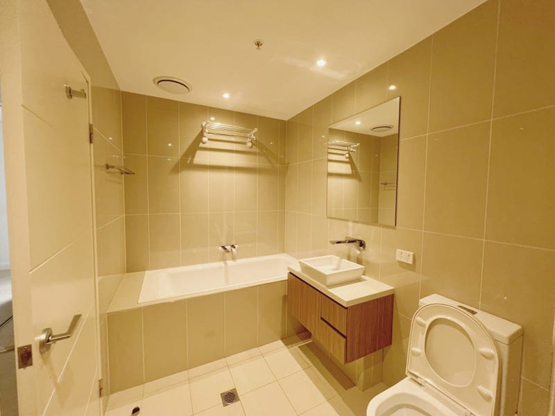 202/2 Jack Brabham Drive HURSTVILLE 5