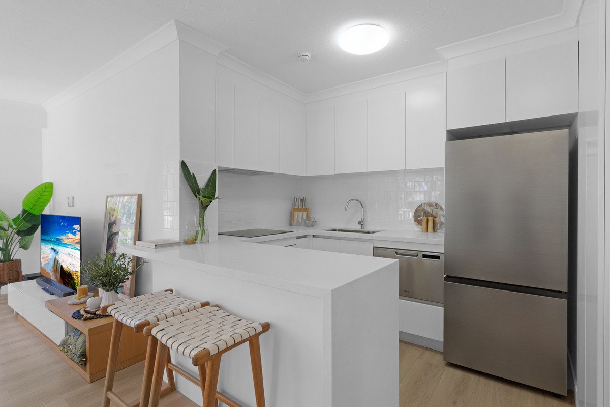 202/220 The Esplanade Burleigh Heads 1