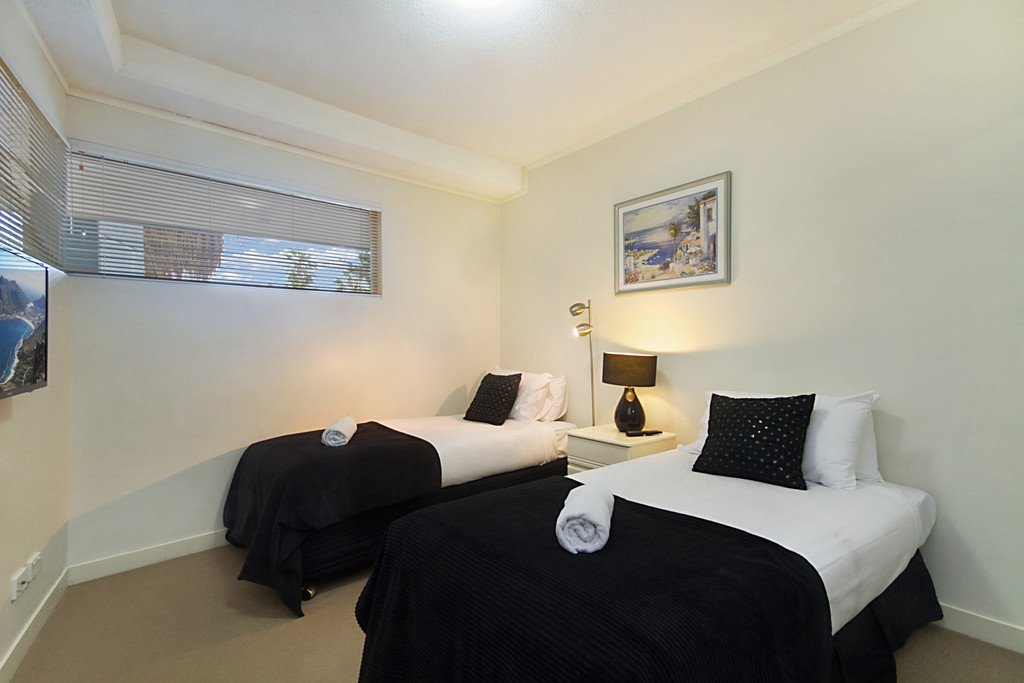 202/3 McLean Street COOLANGATTA 5
