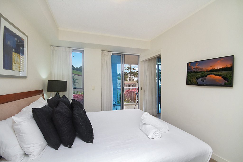 202/3 McLean Street COOLANGATTA 6