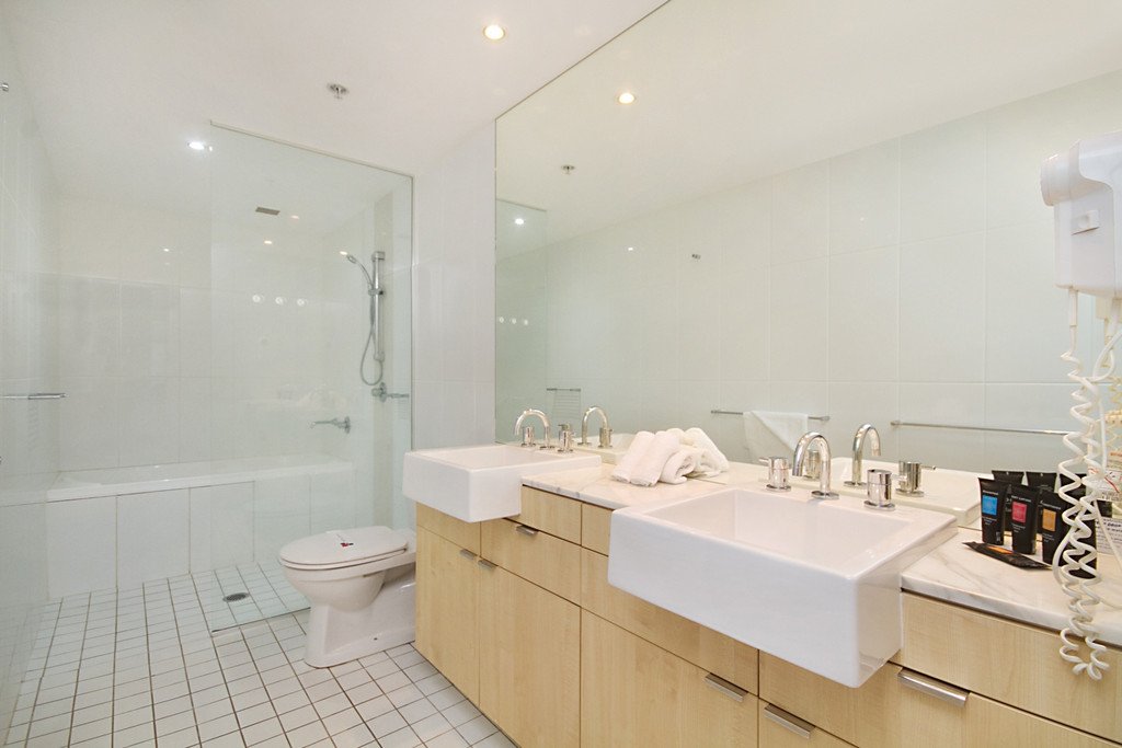 202/3 McLean Street COOLANGATTA 8