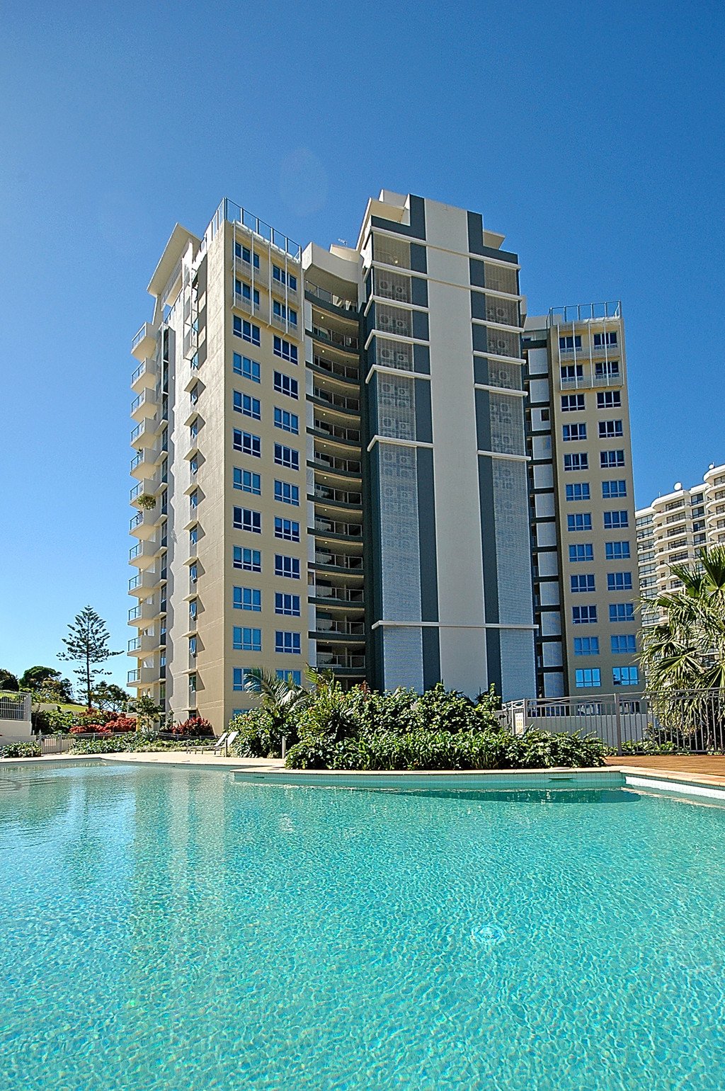 202/3 McLean Street COOLANGATTA 12