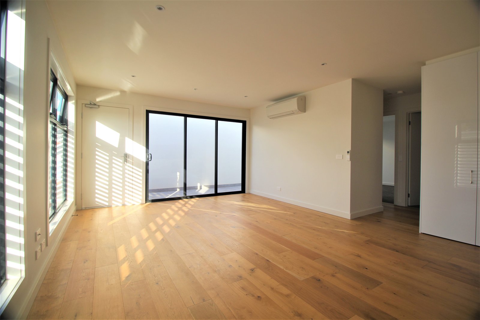 Gallery: 202/4 Nicholson Court