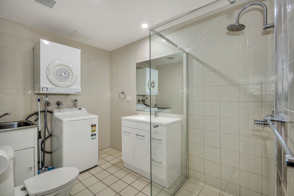 202/88 Marine Parade COOLANGATTA 5