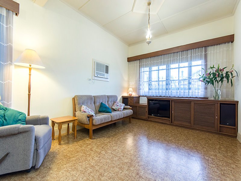 Gallery: 203 Autumn Street