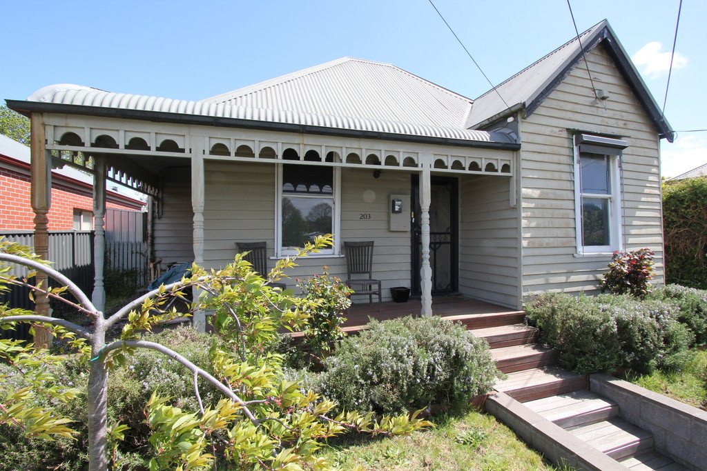 203 Crompton Street SOLDIERS HILL 1