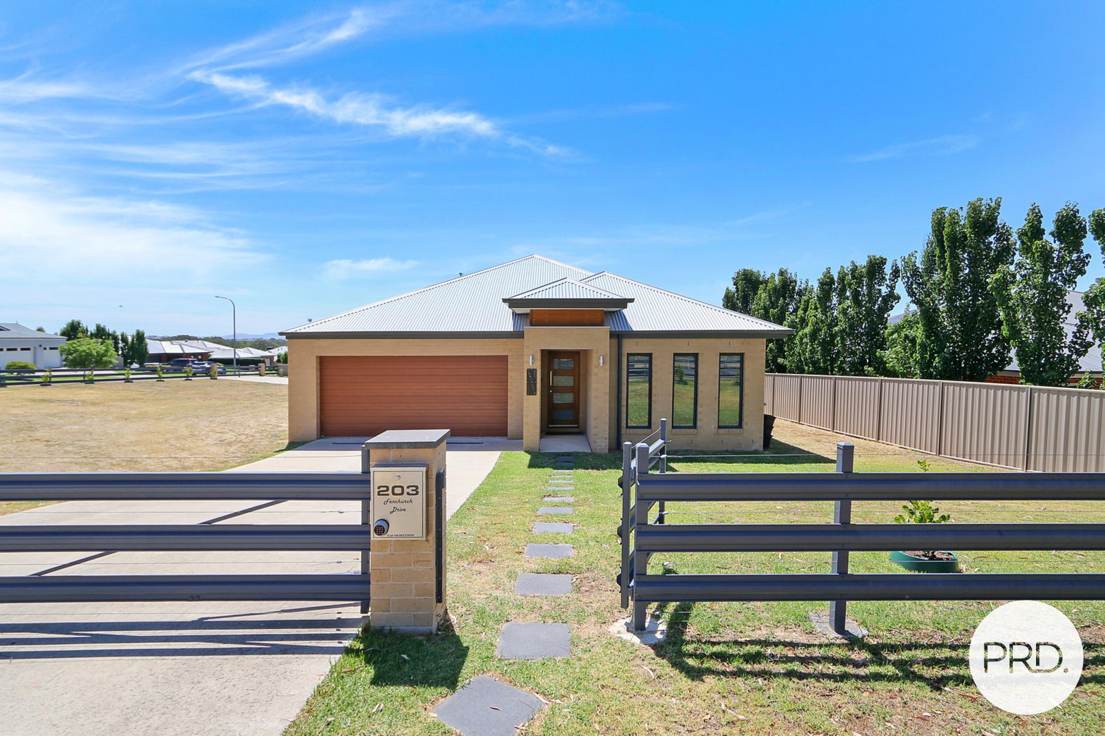 203 Fenchurch Drive SPRINGDALE HEIGHTS 1