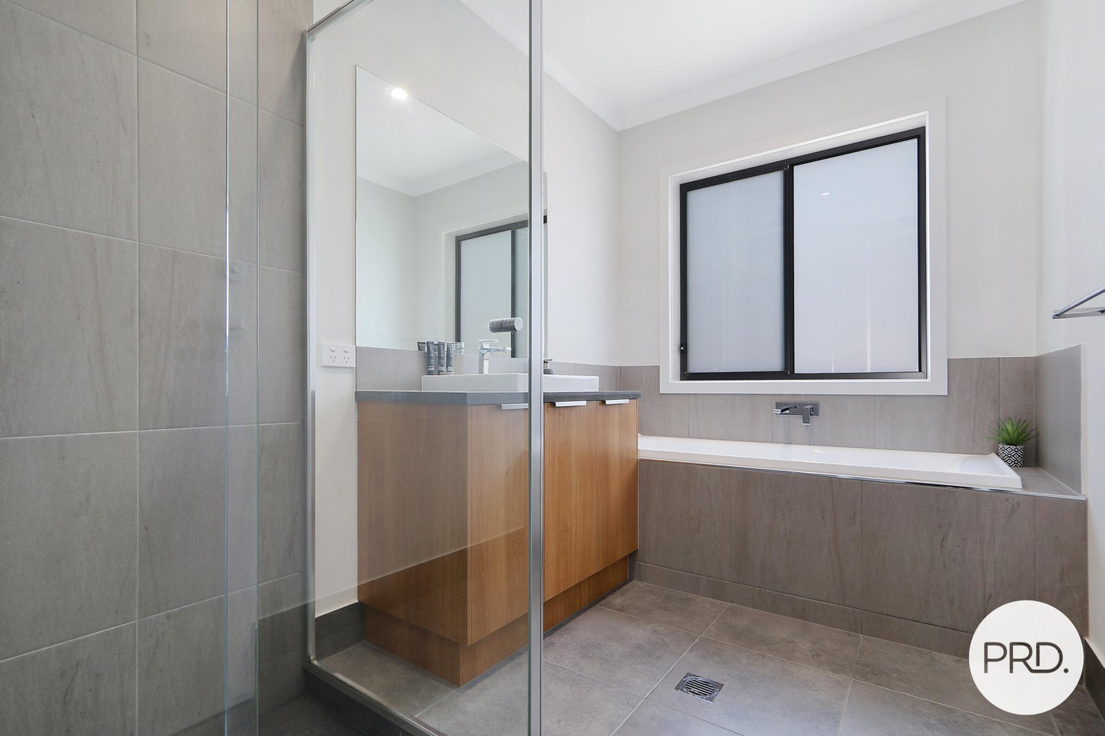 203 Fenchurch Drive SPRINGDALE HEIGHTS 18