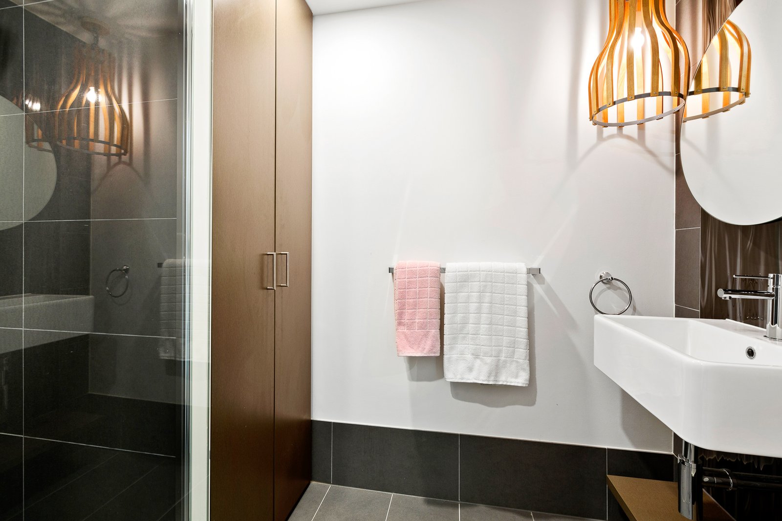 Gallery: 203/111 Inkerman Street