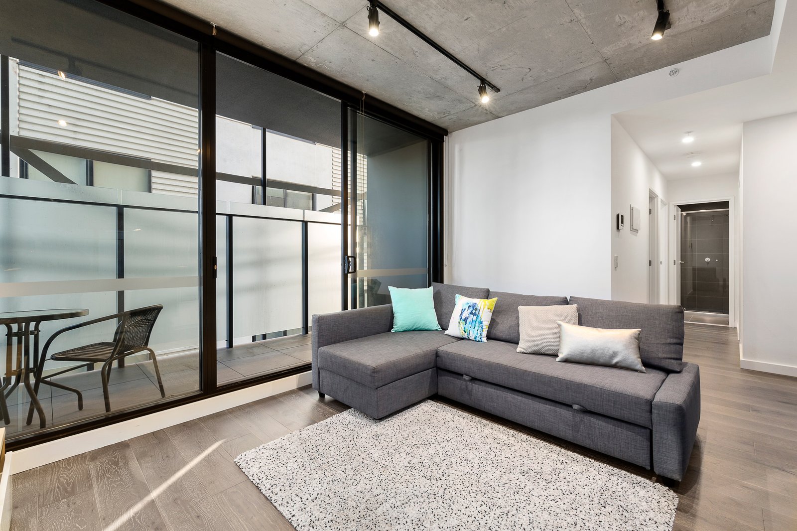 Gallery: 203/111 Inkerman Street