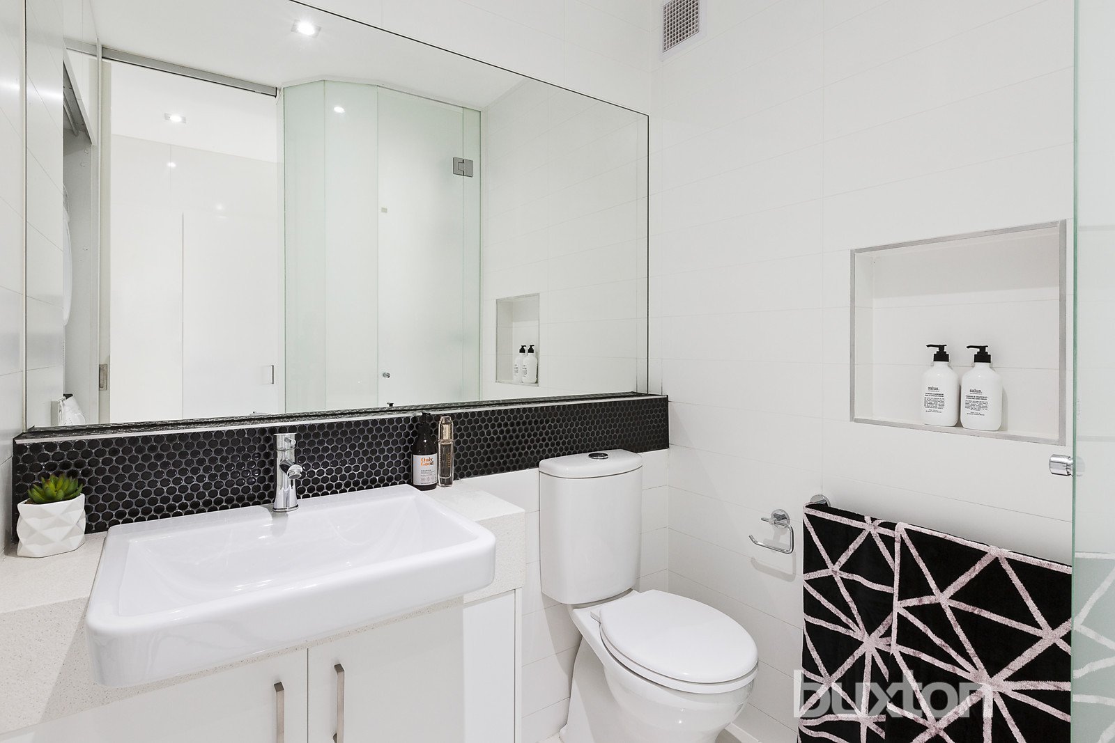 Gallery: 203/18-34 Station Street