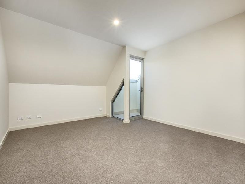 Gallery: 203/409 Bay Street