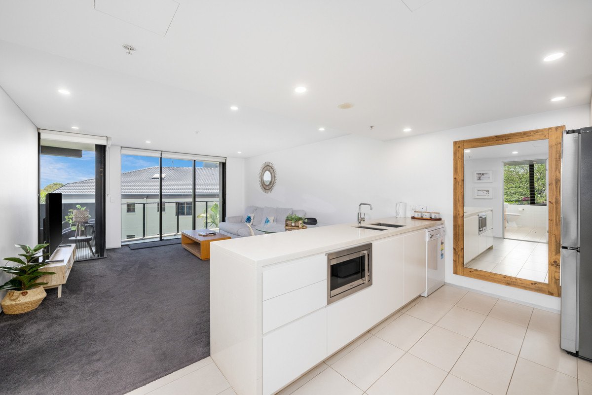 2036/2-14 The Esplanade Burleigh Heads 2