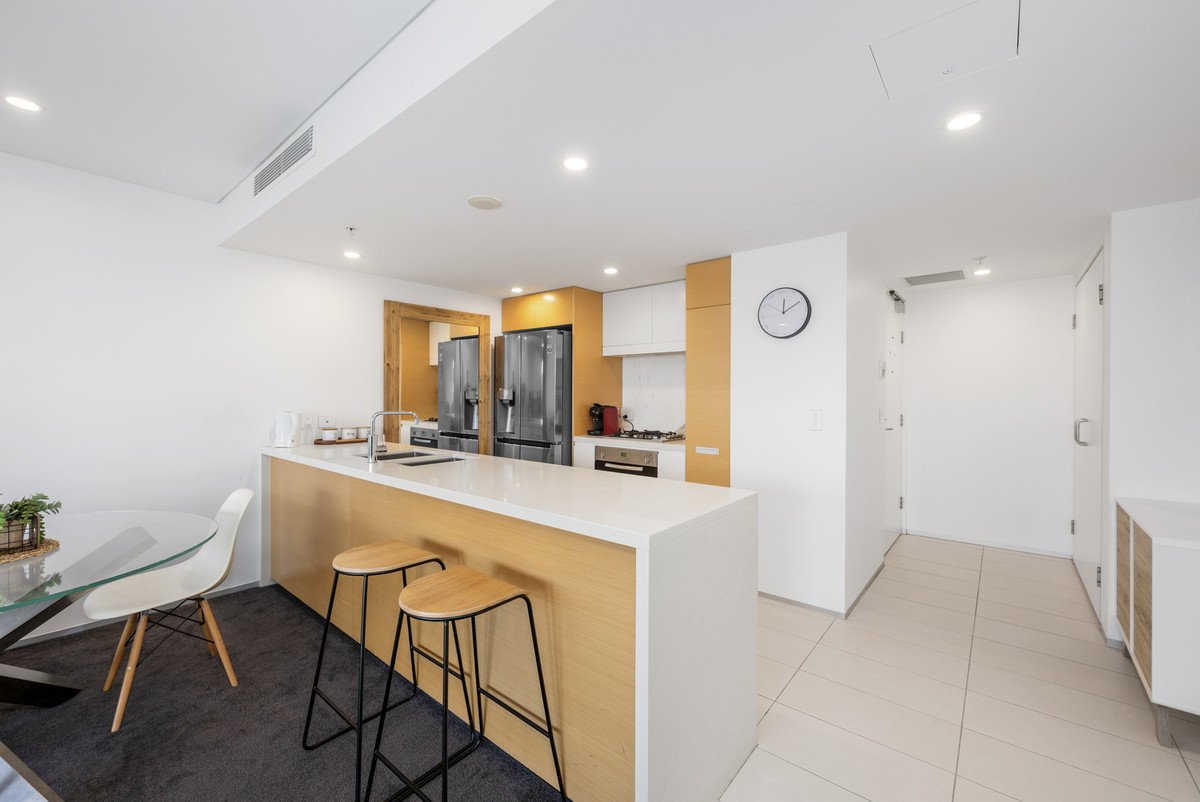 2036/2-14 The Esplanade Burleigh Heads 3