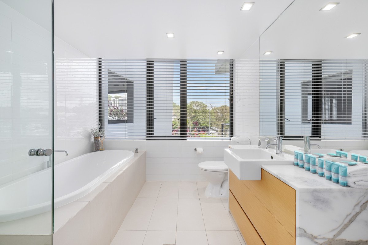 2036/2-14 The Esplanade Burleigh Heads 8