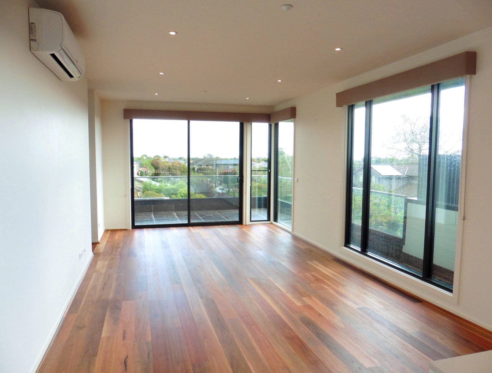 Gallery: 203/650 Centre Road
