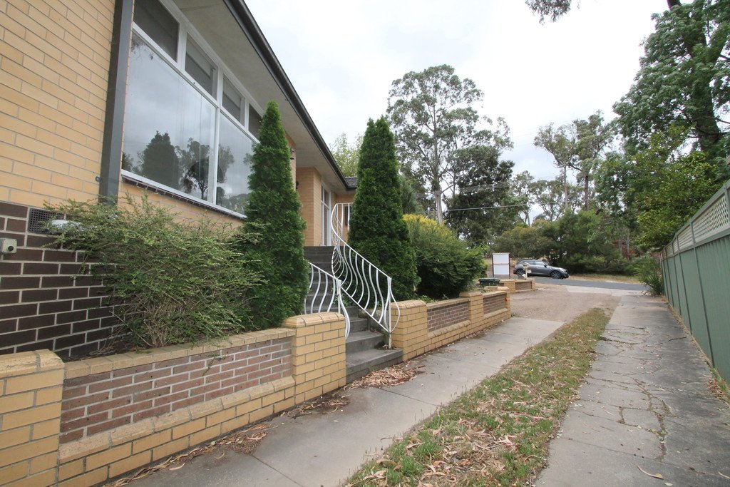 204 Eddy Avenue MOUNT HELEN 2