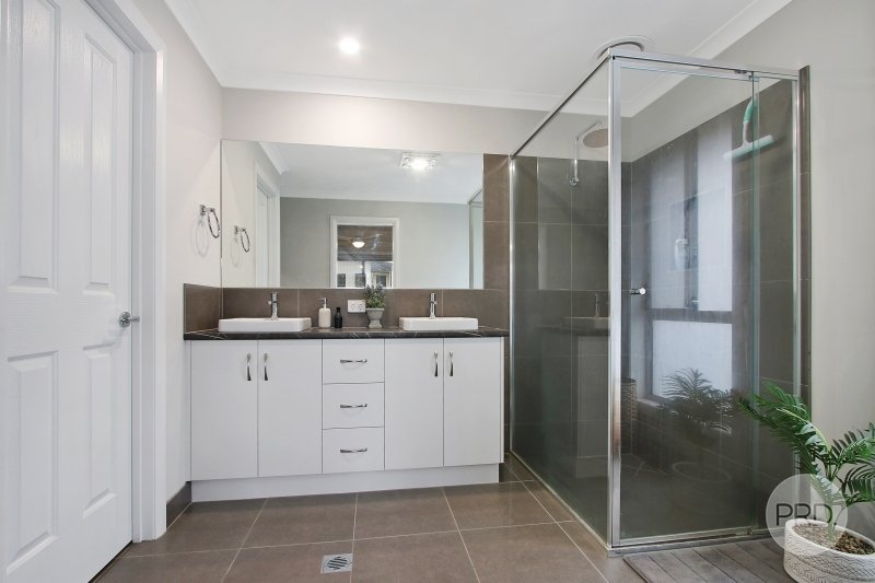 204 Forest Drive THURGOONA 4