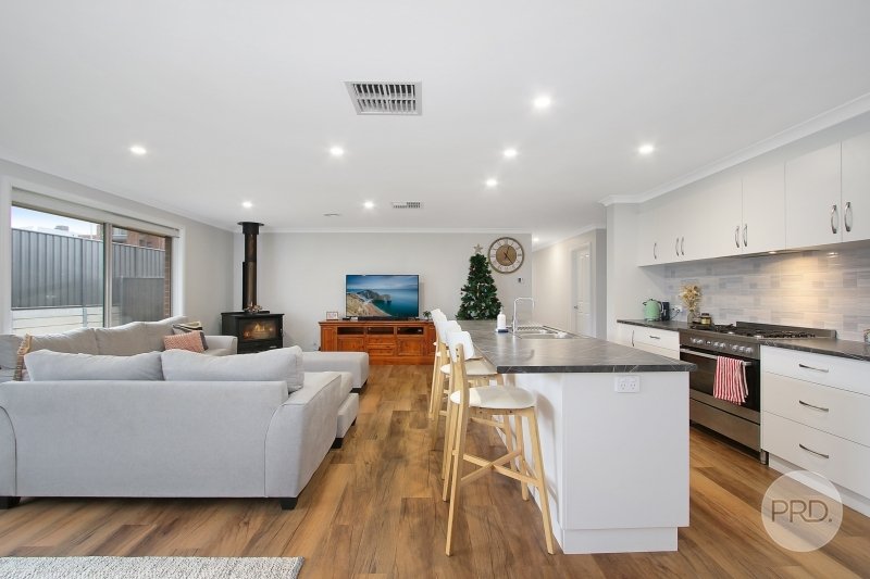 204 Forest Drive THURGOONA 7