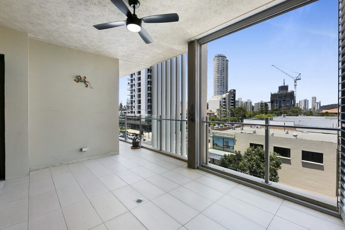 204/1 Toombul Avenue MIAMI 12