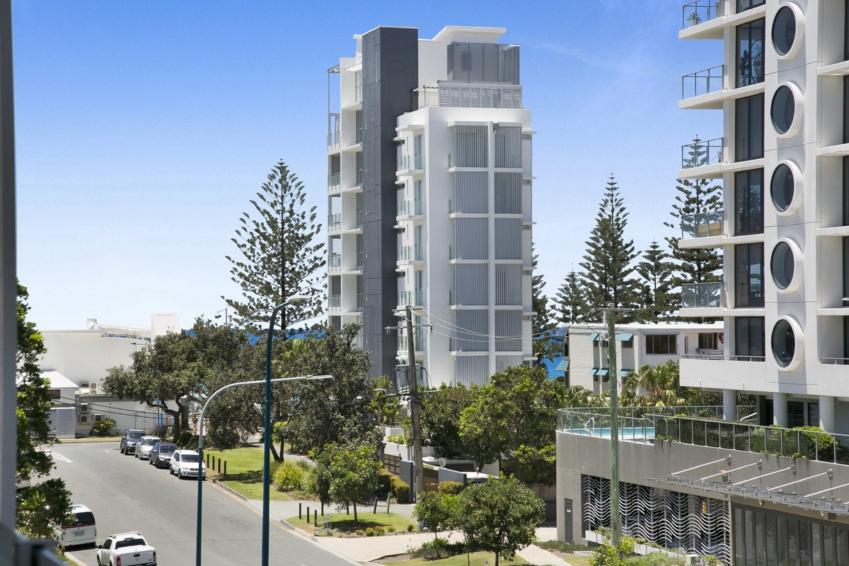 204/1 Toombul Avenue MIAMI 14