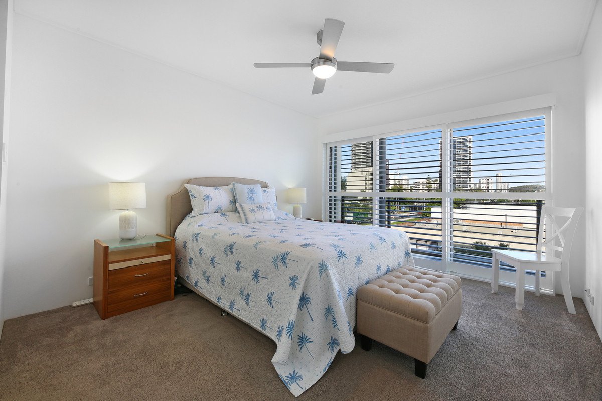 204/1 Toombul Avenue MIAMI 12