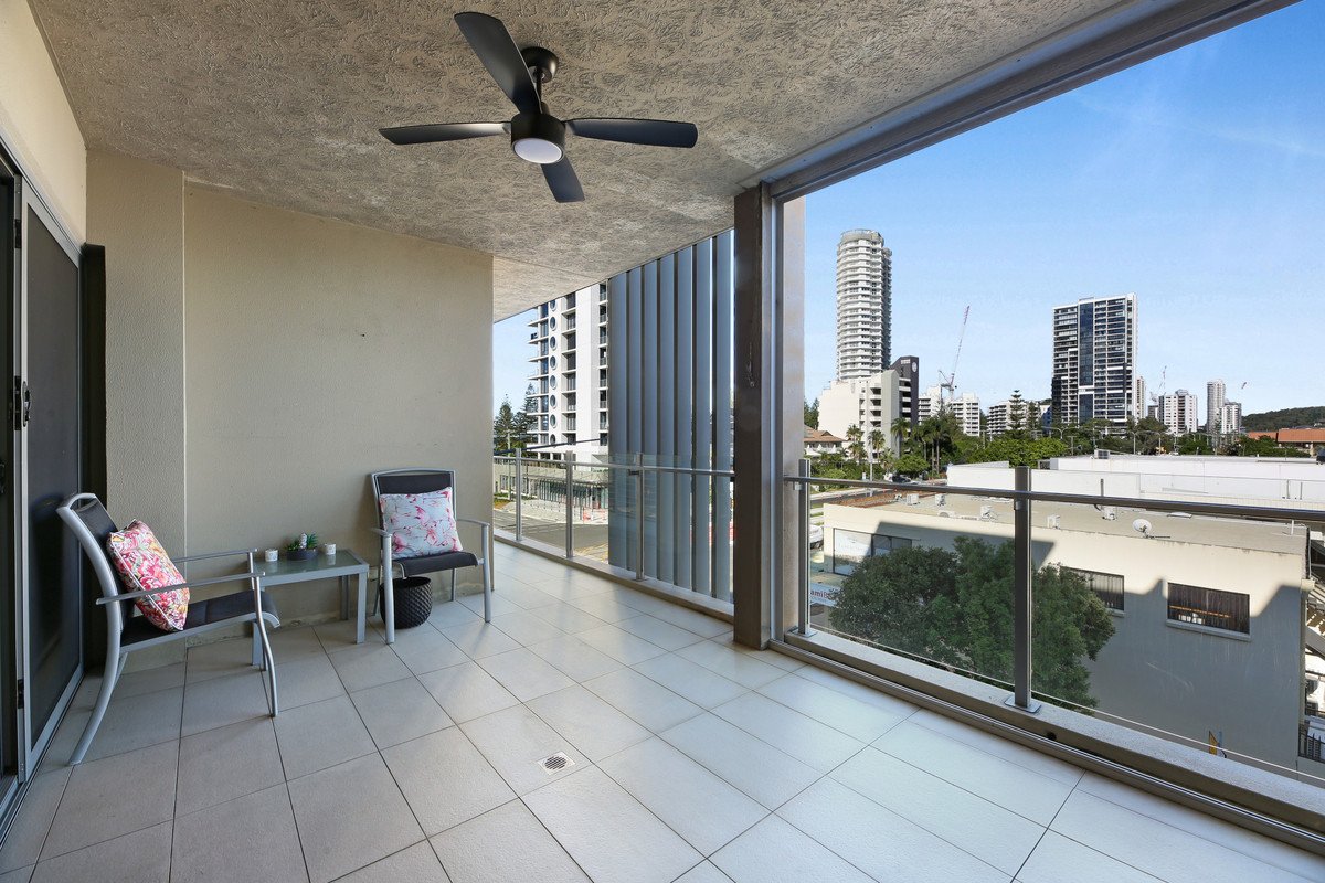 204/1 Toombul Avenue MIAMI 17
