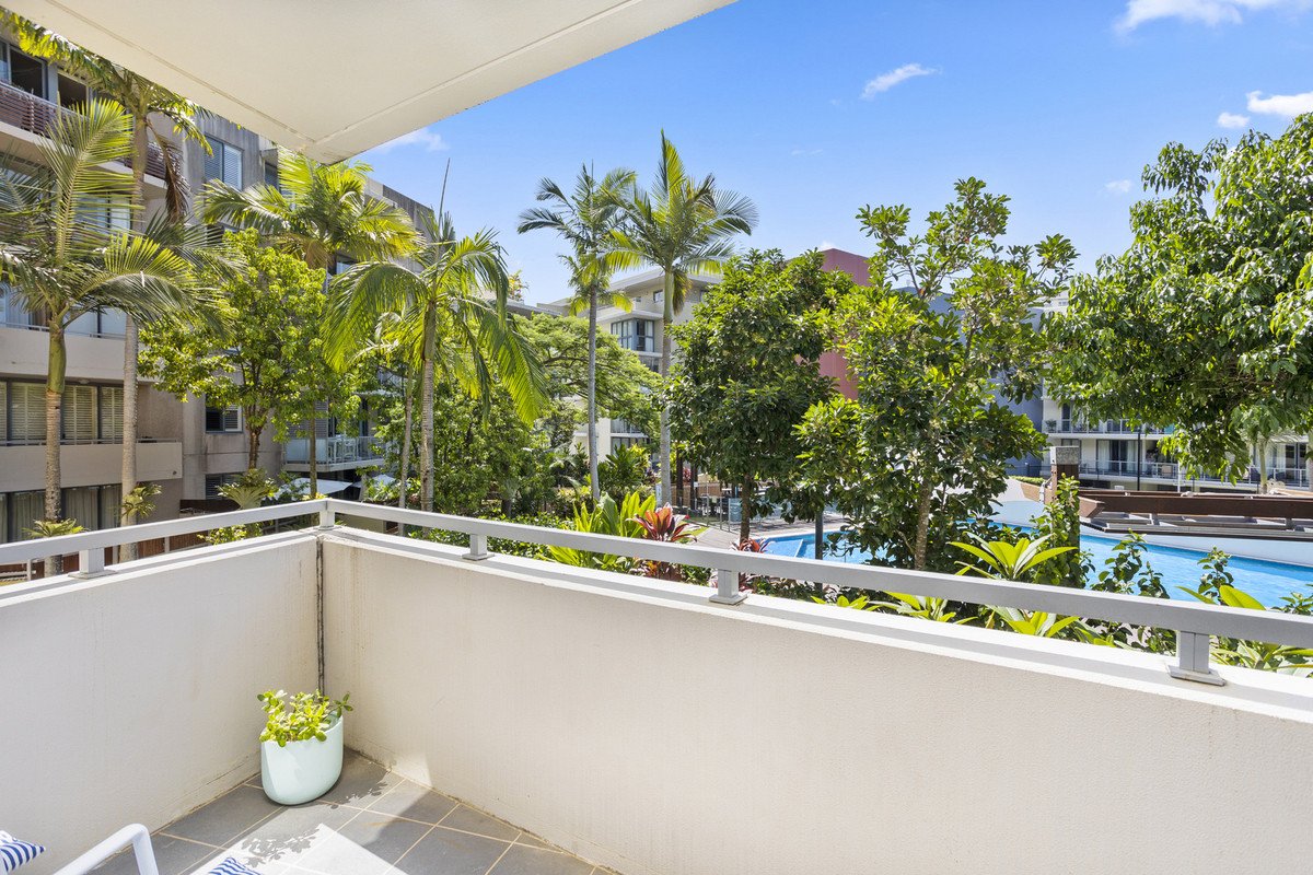 2041/1 Ocean Street BURLEIGH HEADS 2